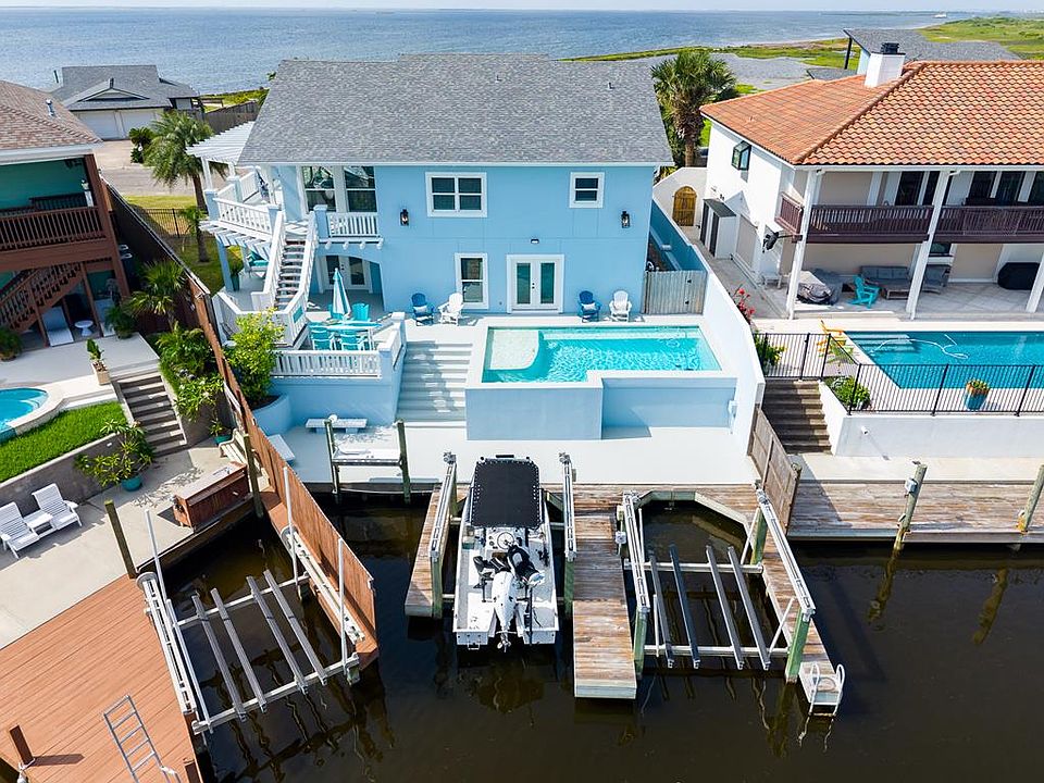 1st image of 300 Bayview Dr