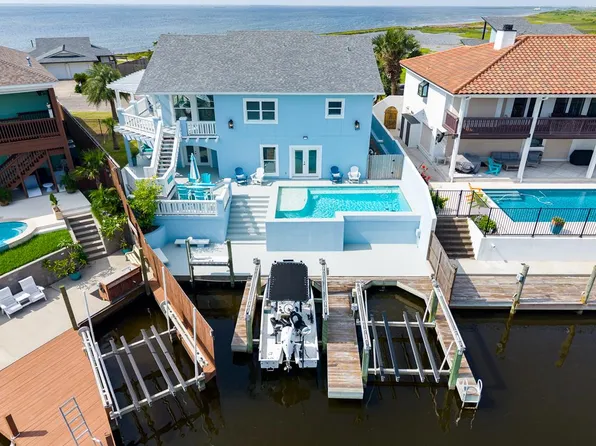 300 Bayview Dr, City By The Sea, TX 78336