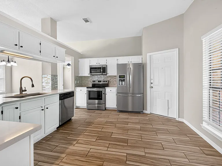 4706 Colby Dr — Photo 4