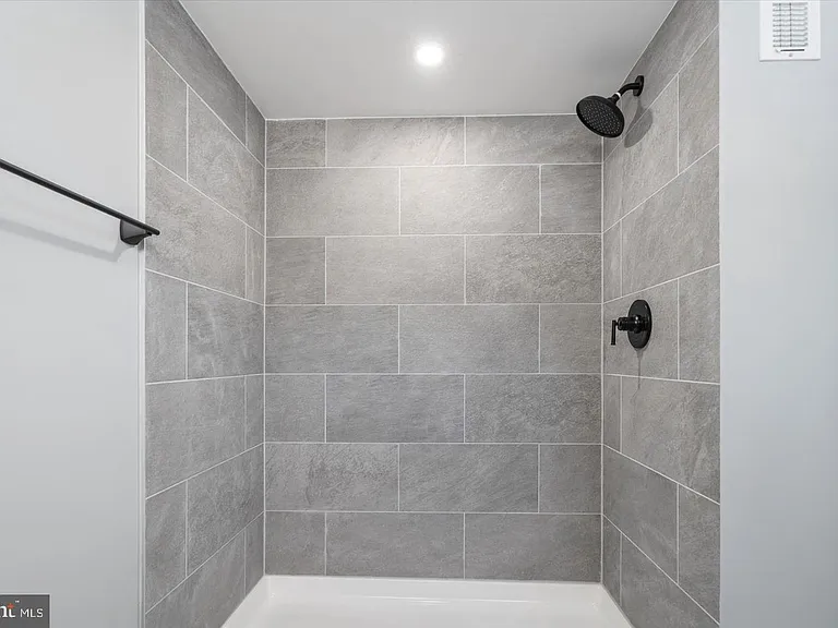 3551 Shannon Dr — Photo 13