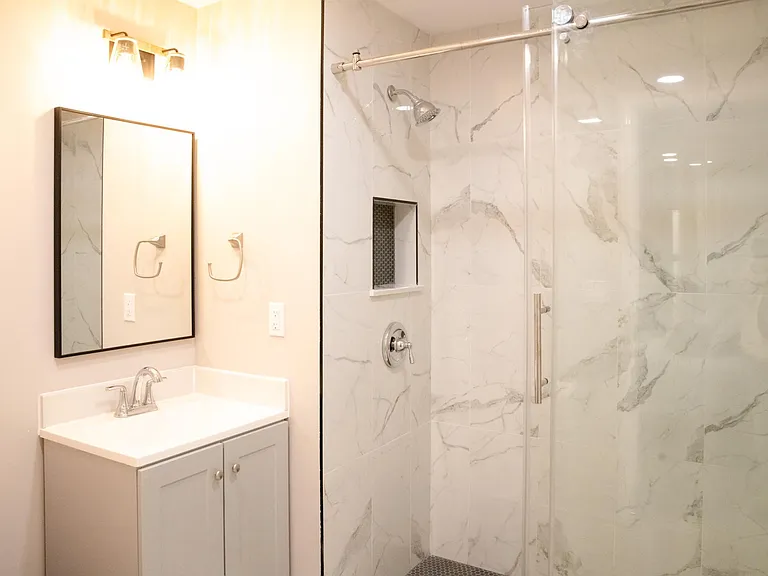 1212 E 59th St #1 — Photo 2