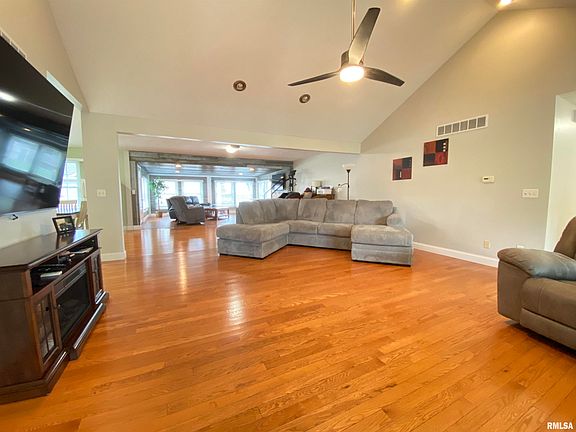 4th image of 275 Meredith Dr
