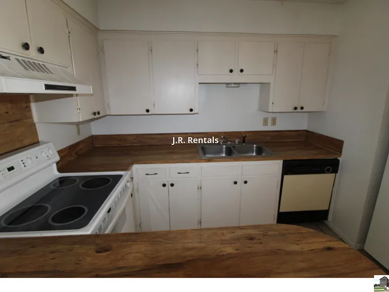 803 Michelle Dr — Photo 7