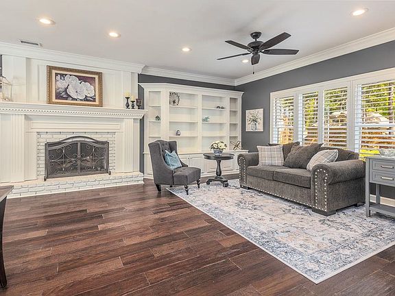5th image of 8475 Woodlane Dr