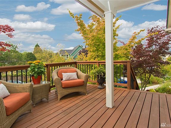 Front Deck for added outdoor living