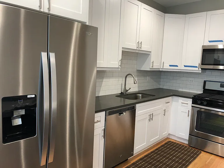 1017 S Claremont Ave #4 — Photo 3