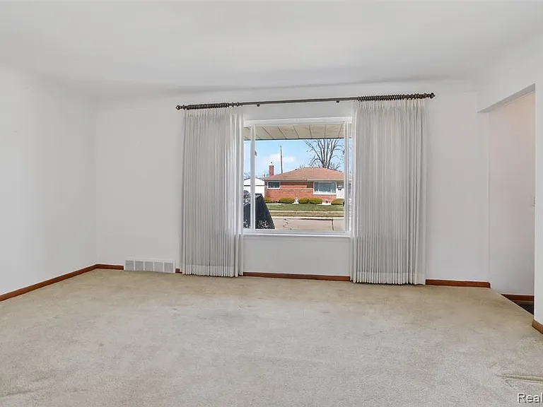 11480 Hanford Dr — Photo 9