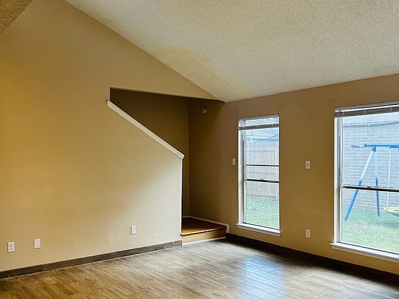 3rd image of 11350 Oakcenter Dr