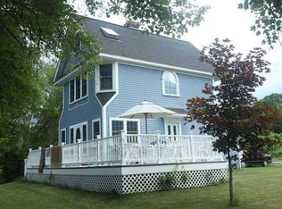 30 Madison Ave, Portsmouth, RI 02872