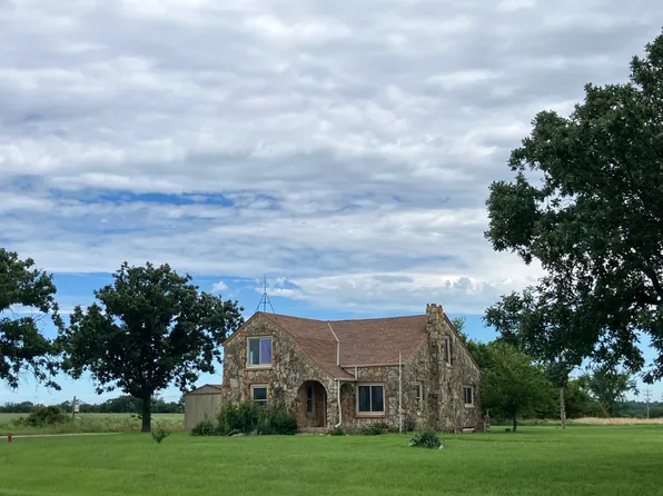 806 Us Highway 54, Iola, KS 66749