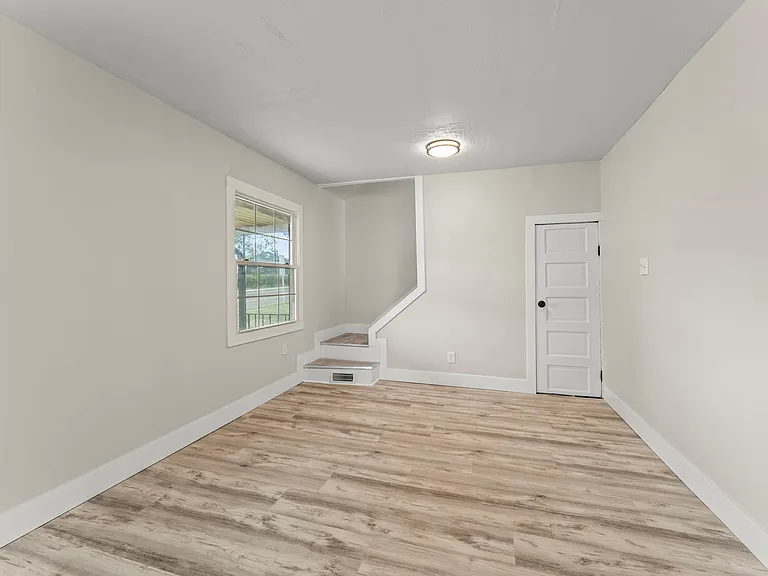 1021 S Maple Ave — Photo 37