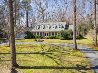 460 Kenmore Ave, Kilmarnock, VA 22482