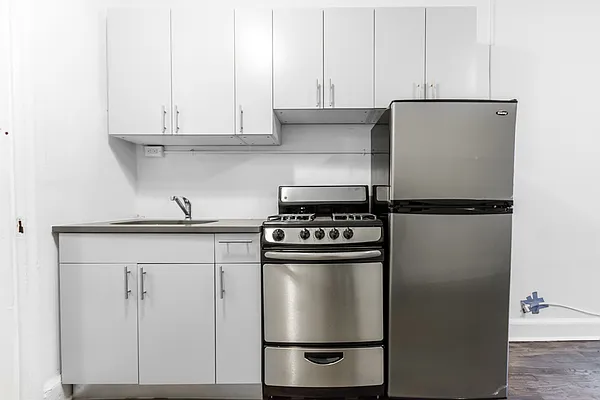 Rented by Wave Real Estate Group | media 12