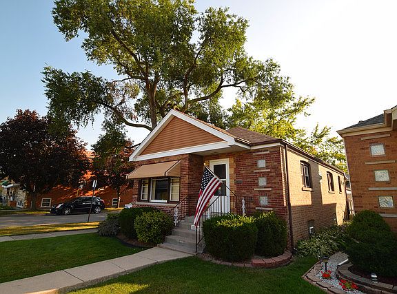 3rd image of 5001 S Laramie Ave