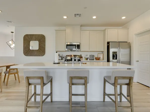 600 N Carriage Hill Dr #2160, Las Vegas, NV 89138