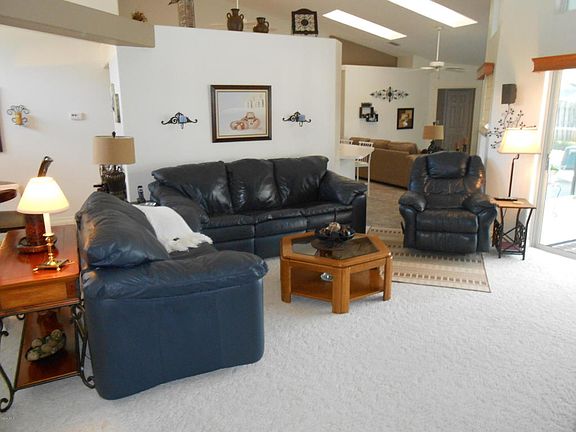 2nd image of 1923 Glen Meadows Cir