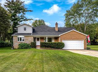 6438 Engel Dr, Hamburg, NY 14075