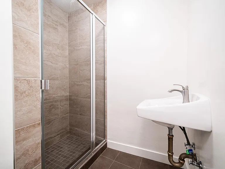 1011 San Julian St #203 — Photo 34