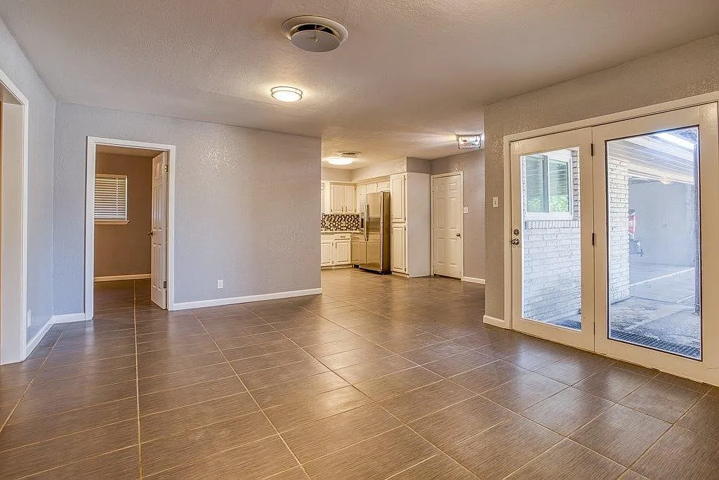 4 bed, 3.0 bath, 1971 sqft, $2,600 — Photo 3