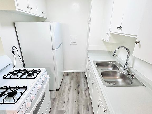 5th image of 12616 Caswell Ave #1