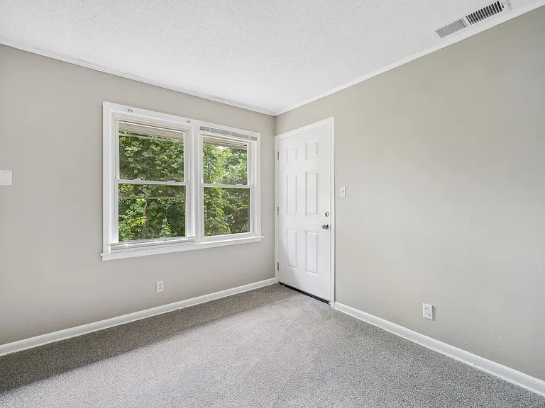 569 Lawton St SW — Photo 13