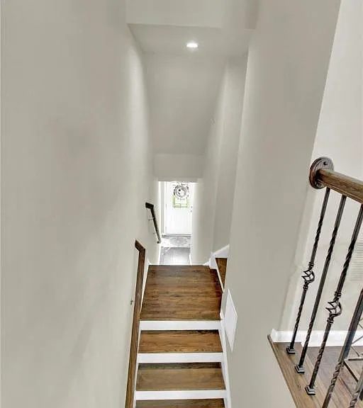2397 Emanuel Ct — Photo 24