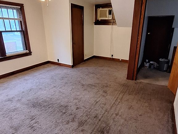 5th image of 710 Cherry St