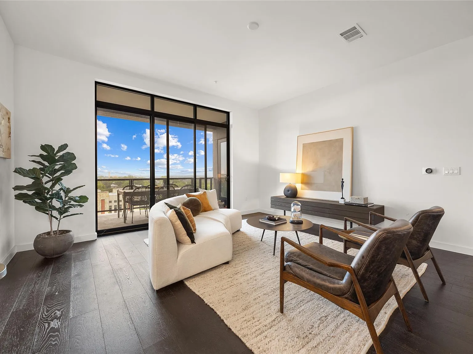 2 bed, 2.5 bath, 1496 sqft, $5,500 — Photo 4
