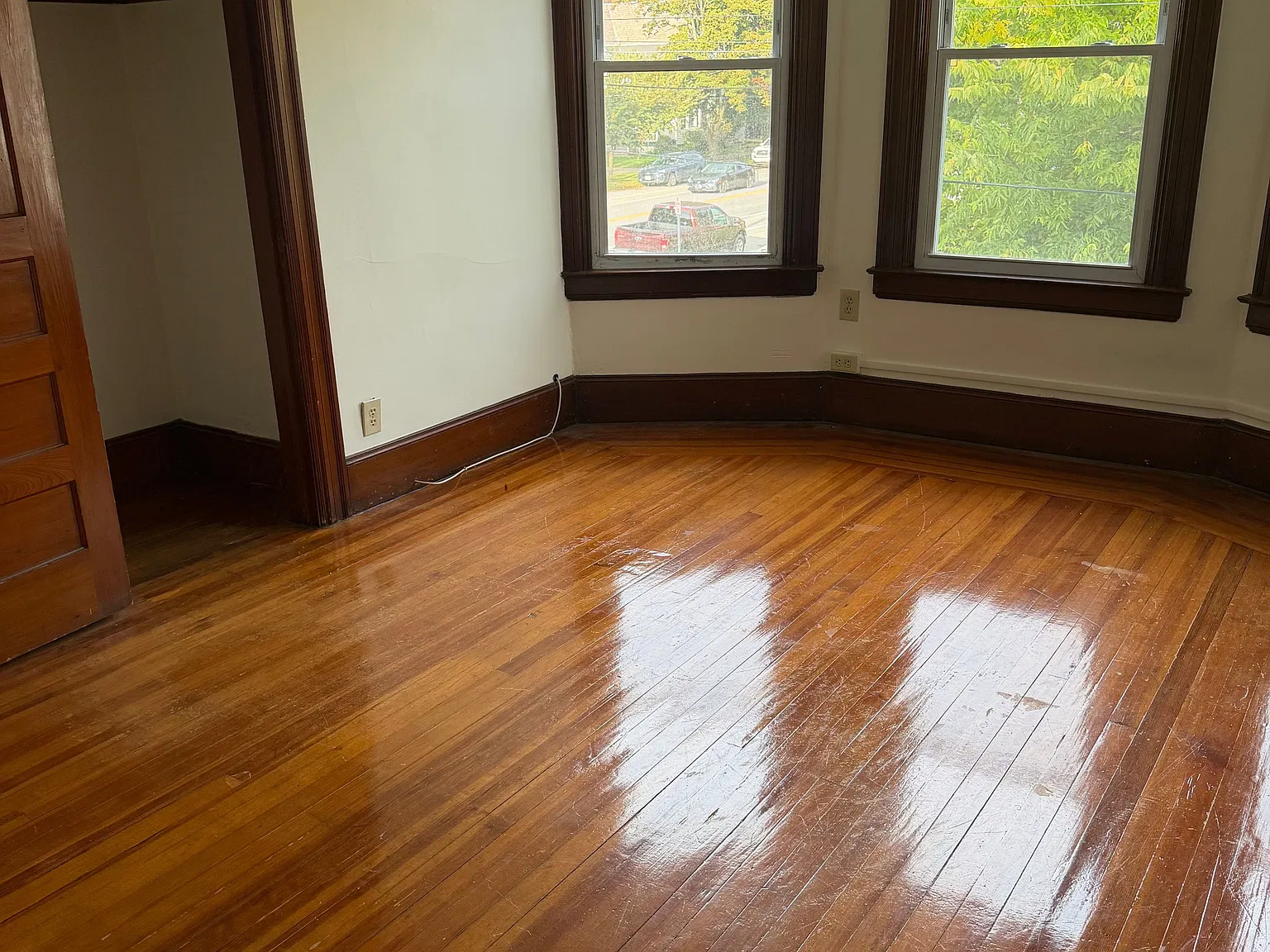 Large Two Bedroom Apartment Walking Distance to Downtown — Photo 3