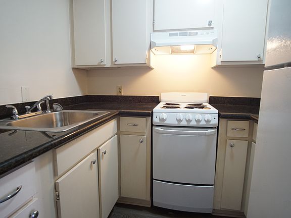 4th image of 427 Burgundy St #1