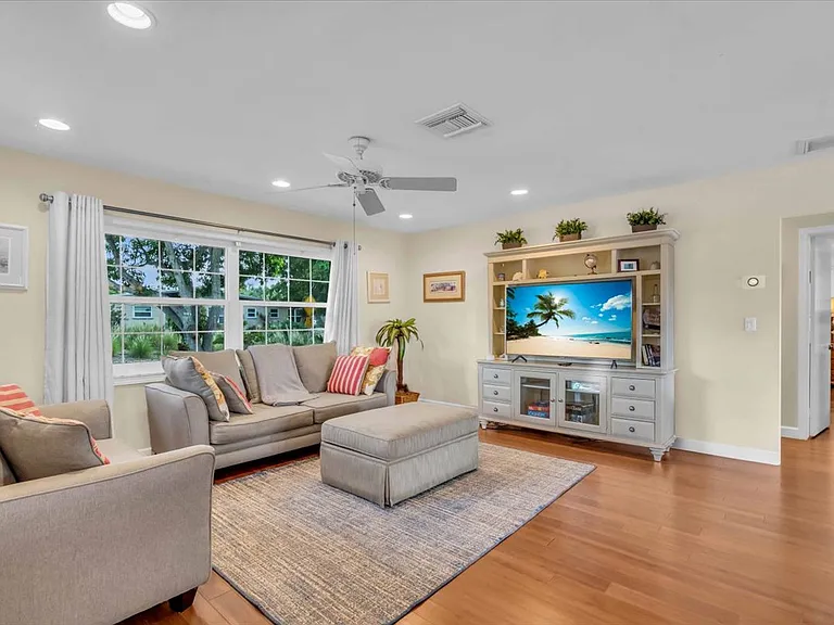 2732 Valencia Dr — Photo 28