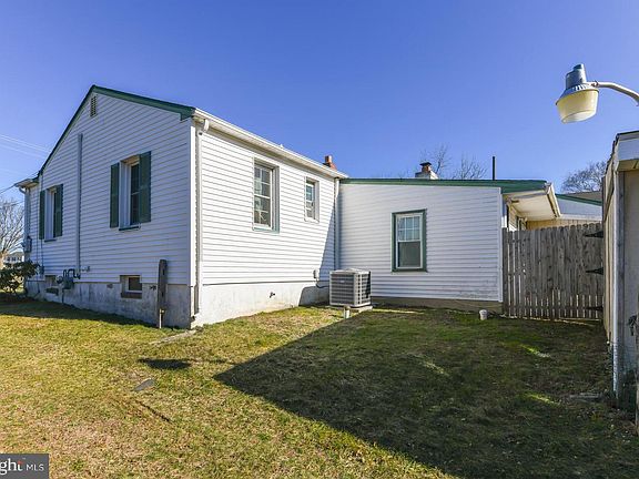 4th image of 1261 N Tuckahoe Rd