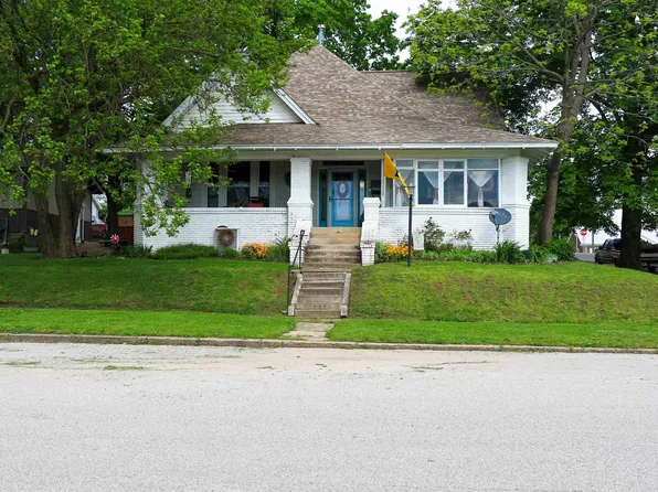 1008 E Walnut St, Petersburg, IN 47567