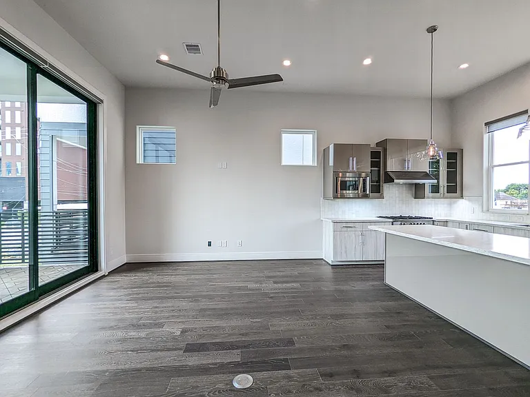 2414 Canal St #E — Photo 12