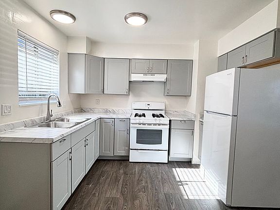 5th image of 320 & 324 E Pine Ave #324