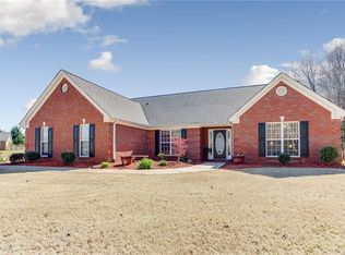 65 Valley View Dr, Jefferson, GA 30549