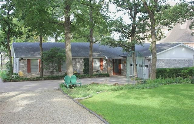 1st image of 1310 Kiowa Dr E