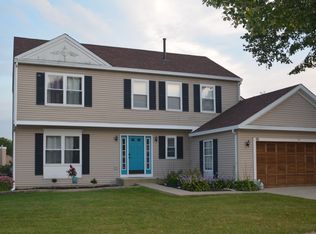 19 Larkspur Ln, Streamwood, IL
