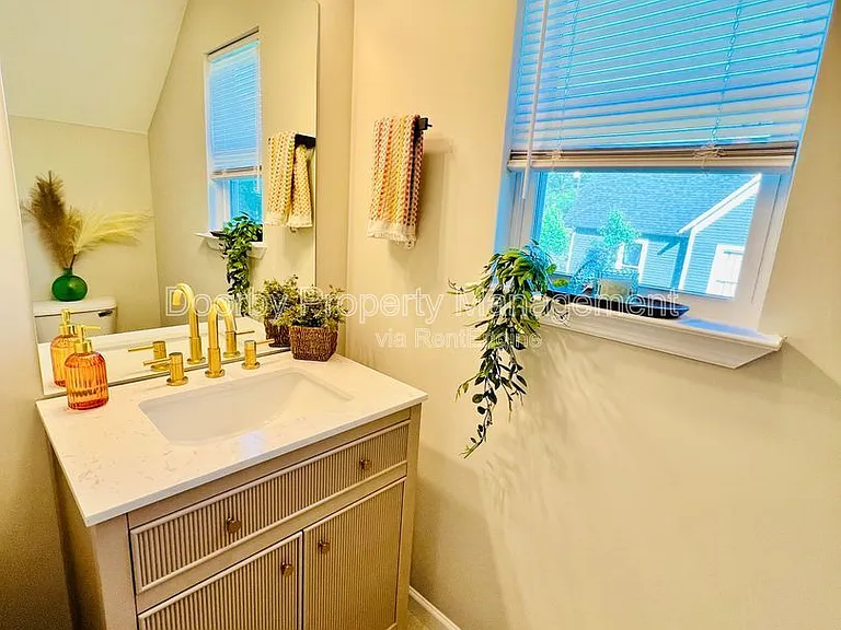 2106 Duncan Ave #104 — Photo 6