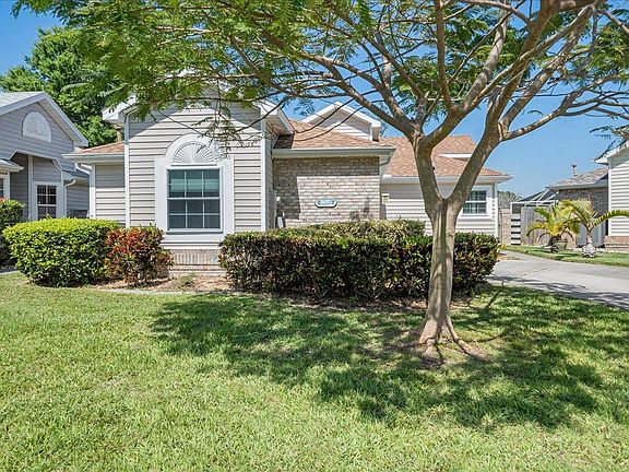3rd image of 1637 Pga Blvd