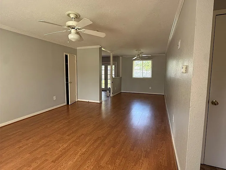 509 Avondale Ln — Photo 4