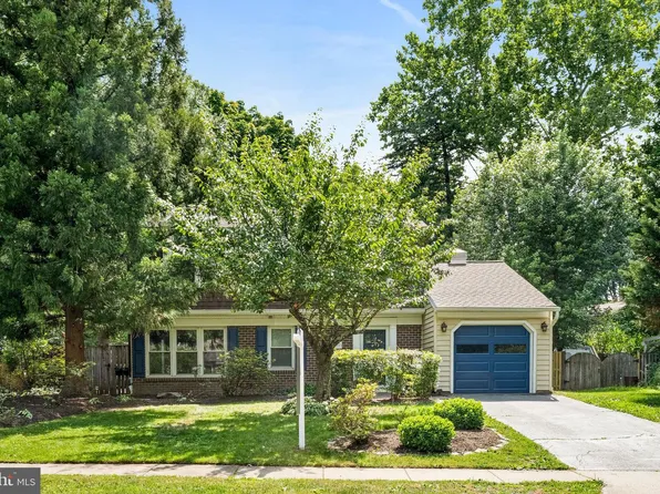 12715 Taustin Ln, Herndon, VA 20170