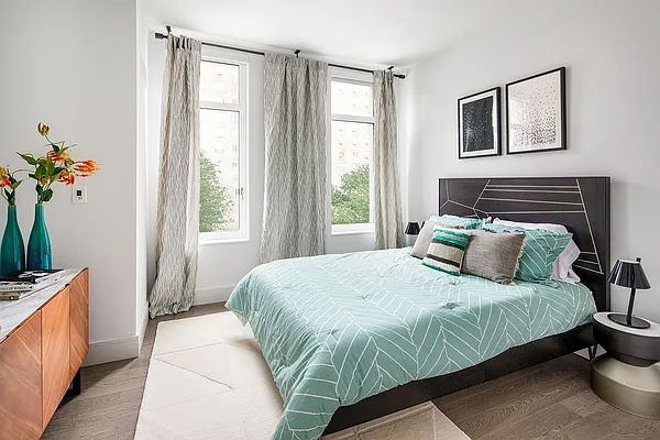 Rented by Extell Marketing Group LLC | media 28