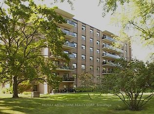 135 Allan St #310, Oakville, ON L6J3N4