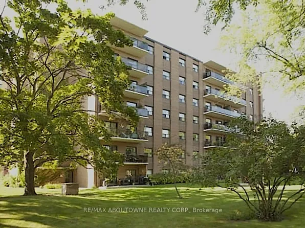 135 Allan St #204, Oakville, ON L6J 3N4