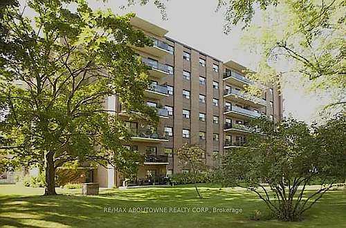 135 Allan St Photo 1