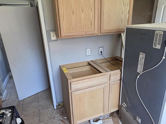 2nd image of 4025 Charles St