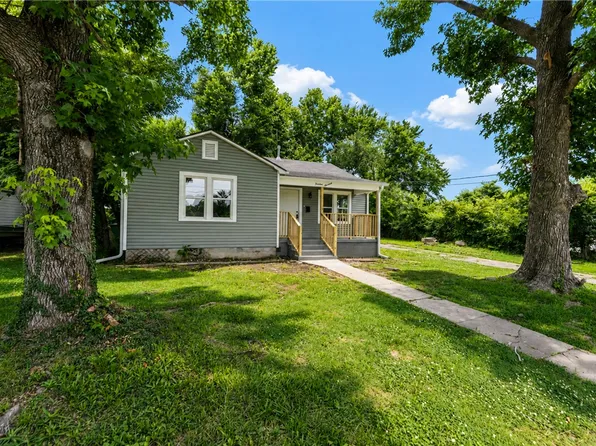 1400 S 4th St, Rogers, AR 72756