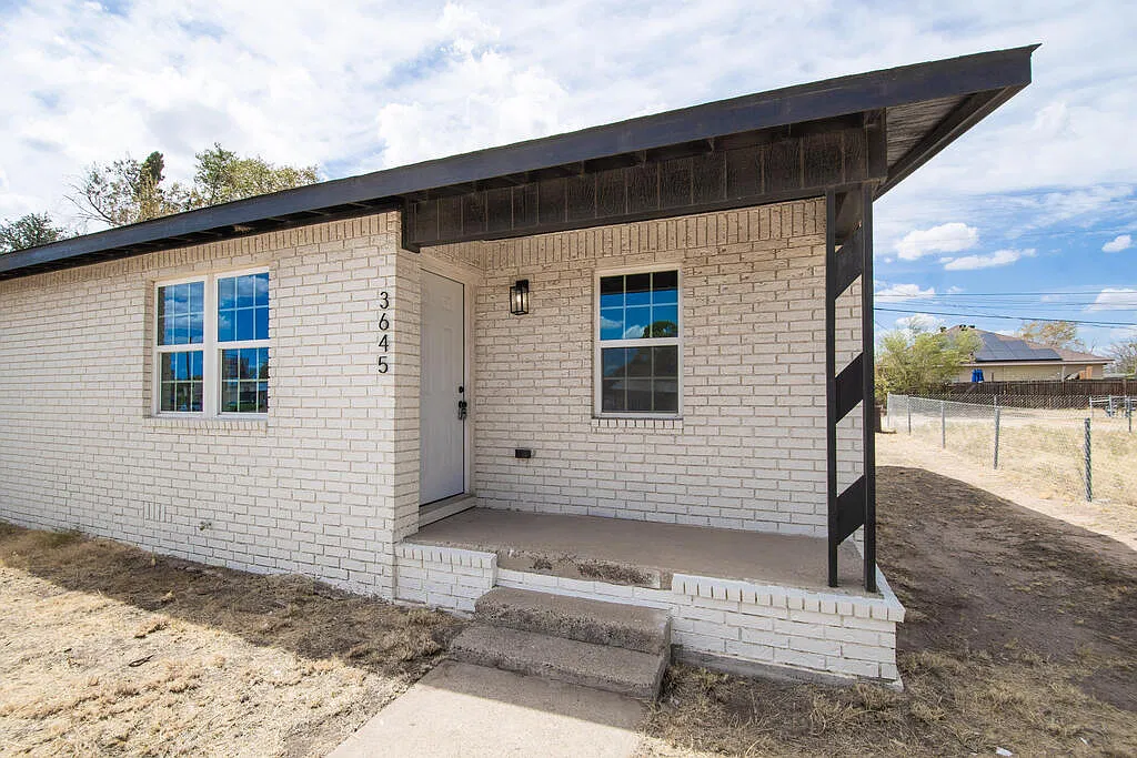 2 bed, 1.0 bath, 800 sqft, $1,750 — Photo 2