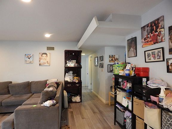 5th image of 5174 Streamview Dr